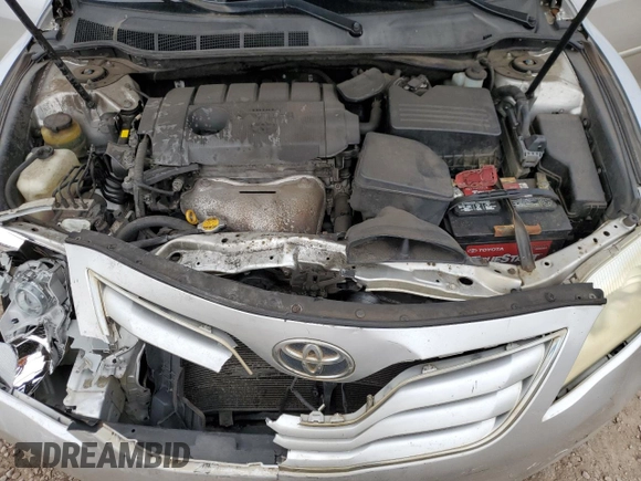 2010 Toyota Camry z VIN 4T1BF3EK0AU091358, wystawiony jako Copart lot #52010925 z przebiegiem 211 929 mil mil oraz Szkoda całkowita • Salvage title. Historia ofert i sprzedaży dostępna na DreamBid. Obrazek 11.