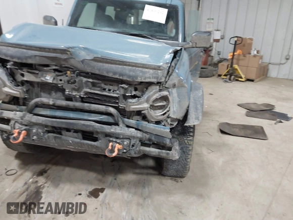 2022 Ford Bronco with VIN 1FMDE5CP1NLB85881, listed as a IAAI auction lot 41400292 with 43,689 mi miles. Bid and sale history available at carsss.com. Image 2.