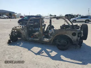 2018 Jeep Wrangler Unlimited Sahara z VIN 1C4HJXEG2JW118046, wystawiony jako Copart lot #47351695 z przebiegiem Nie podano mil oraz Nie do naprawy • Non repairable. Historia ofert i sprzedaży dostępna na DreamBid. Obrazek 2.