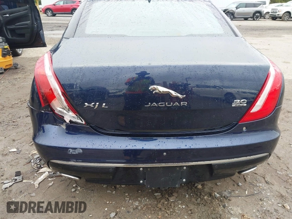 2017 Jaguar XJ Portfolio z VIN SAJWJ2GD0H8W12466, wystawiony jako IAAI lot #40488243 z przebiegiem 41 687 mil mil oraz . Historia ofert i sprzedaży dostępna na DreamBid. Obrazek 6.