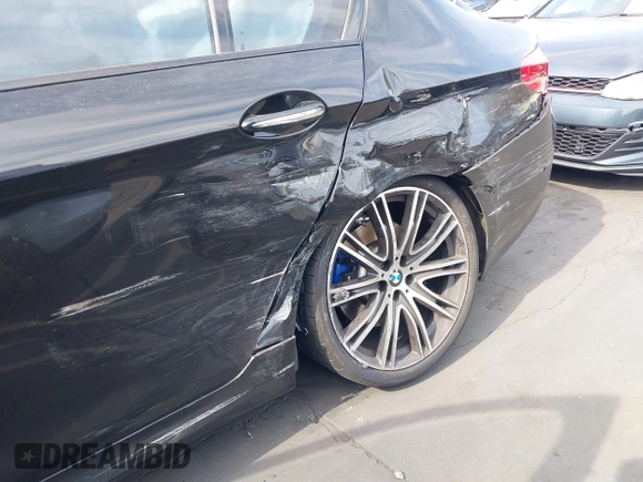 2018 BMW 5 Series 540i z VIN WBAJE5C5XJWA97667, wystawiony jako IAAI lot #41481362 z przebiegiem Nie podano mil oraz . Historia ofert i sprzedaży dostępna na DreamBid. Obrazek 18.