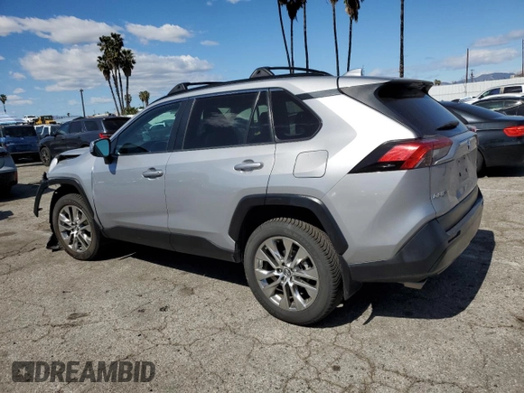 2020 Toyota RAV4 XLE Premium with VIN 2T3C1RFV4LW079612, listed as a Copart auction lot 47587375 with 40,218 mi miles and Salvage Title. Bid and sale history available at carsss.com. Image 2.