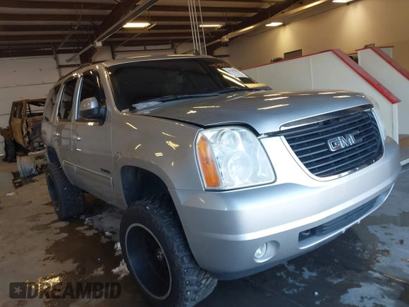 2012 GMC Yukon SLT with VIN 1GKS2CE03CR134986, listed as a IAAI auction lot 41352570 with 141,098 mi miles. Bid and sale history available at carsss.com. Image 1.