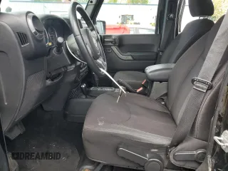 2013 Jeep Wrangler Unlimited Sport z VIN 1C4HJWDG2DL698061, wystawiony jako Copart lot #57823945 z przebiegiem 144 558 mil mil oraz Czysty tytuł • Clean title. Historia ofert i sprzedaży dostępna na DreamBid. Obrazek 7.