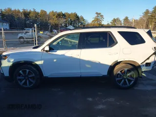 2024 Honda Pilot Elite with VIN 5FNYG1H80RB038003, listed as a IAAI auction lot 41470473 with 1 mi miles. Bid and sale history available at carsss.com. Image 15.