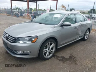 2014 Volkswagen Passat SE z VIN 1VWBN7A3XEC022098, wystawiony jako IAAI lot #42130334 z przebiegiem 88 433 mil mil oraz . Historia ofert i sprzedaży dostępna na DreamBid. Obrazek 17.