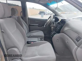 2005 Toyota Sienna CE z VIN 5TDZA23C95S222269, wystawiony jako IAAI lot #42194423 z przebiegiem 282 028 mil mil oraz . Historia ofert i sprzedaży dostępna na DreamBid. Obrazek 5.