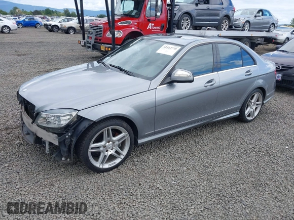 2008 Mercedes-Benz C 300 Sport z VIN WDDGF54X88R014131, wystawiony jako IAAI lot #42322775 z przebiegiem 153 237 mil mil oraz . Historia ofert i sprzedaży dostępna na DreamBid. Obrazek 2.