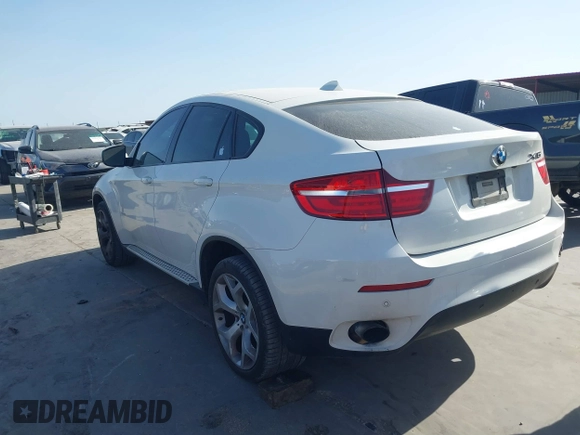 2014 BMW X6 xDrive35i z VIN 5UXFG2C5XE0C44062, wystawiony jako IAAI lot #41848304 z przebiegiem 154 683 mil mil oraz . Historia ofert i sprzedaży dostępna na DreamBid. Obrazek 3.