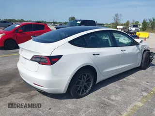 2022 Tesla Model 3 z VIN 5YJ3E1EA5NF164309, wystawiony jako IAAI lot #42195114 z przebiegiem 72 912 mil mil oraz . Historia ofert i sprzedaży dostępna na DreamBid. Obrazek 4.