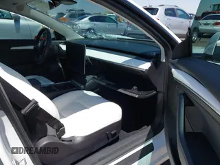 2022 Tesla Model 3 Long Range z VIN 5YJ3E1EB3NF348267, wystawiony jako IAAI lot #42323616 z przebiegiem Nie podano mil oraz . Historia ofert i sprzedaży dostępna na DreamBid. Obrazek 5.