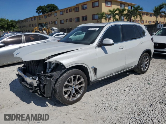 2024 BMW X5 xDrive40i z VIN 5UX23EU04R9T59544, wystawiony jako Copart lot #55708135 z przebiegiem 23 706 mil mil oraz Tytuł czysty. Historia ofert i sprzedaży dostępna na DreamBid. Obrazek 1.