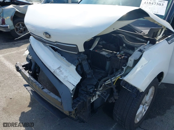 2018 Kia Soul with VIN KNDJN2A29J7892050, listed as a IAAI auction lot 41847303 with 104,332 mi miles. Bid and sale history available at carsss.com. Image 6.