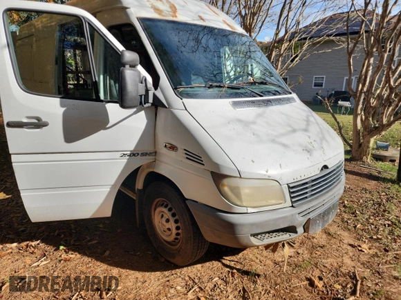 2006 Freightliner Sprinter with VIN WDYPD744865874217, listed as a Copart auction lot 82577704 with 253,844 mi miles and Clean Title. Bid and sale history available at DreamBid. Image 1.
