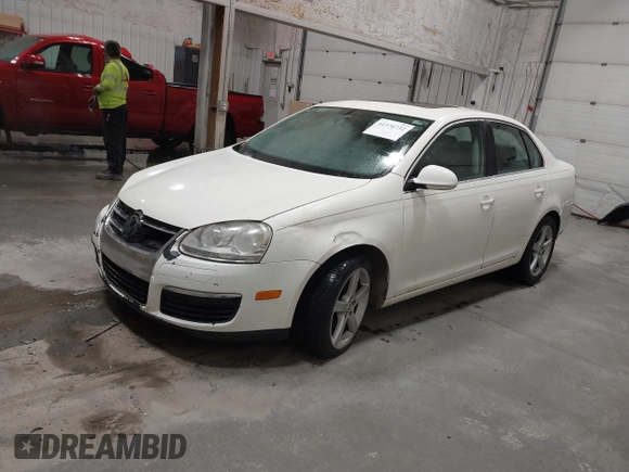 2008 Volkswagen Jetta Sedan SE with VIN 3VWRM71K88M133146, listed as a IAAI auction lot 41376732 with 1 mi miles. Bid and sale history available at carsss.com. Image 2.