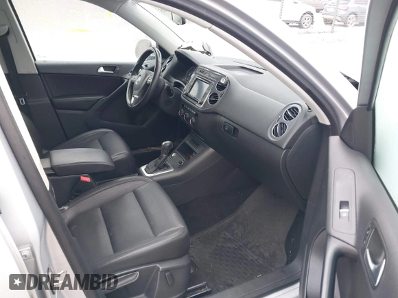 2016 Volkswagen Tiguan SEL z VIN WVGBV7AX3GW594729, wystawiony jako IAAI lot #41233805 z przebiegiem 92 997 mil mil oraz . Historia ofert i sprzedaży dostępna na DreamBid. Obrazek 5.