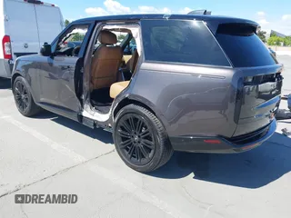 2023 Land Rover Range Rover Autobiography z VIN SALK19E78PA058614, wystawiony jako IAAI lot #42265194 z przebiegiem 30 764 mil mil oraz . Historia ofert i sprzedaży dostępna na DreamBid. Obrazek 3.