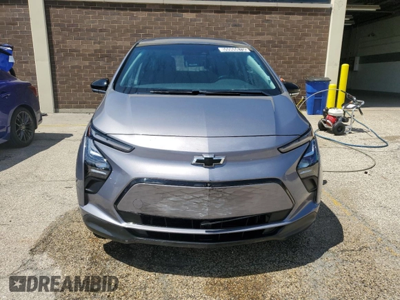 2023 Chevrolet Bolt EV 2LT z VIN 1G1FX6S03P4191947, wystawiony jako Copart lot #55965675 z przebiegiem 28 450 mil mil oraz Nie do naprawy • Non repairable. Historia ofert i sprzedaży dostępna na DreamBid. Obrazek 5.