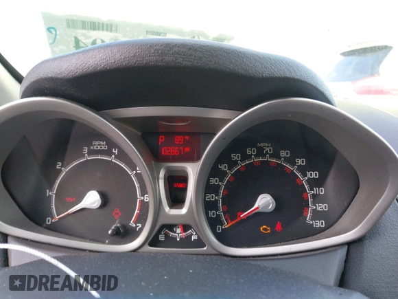2011 Ford Fiesta SE z VIN 3FADP4BJ3BM181711, wystawiony jako IAAI lot #42492104 z przebiegiem 102 667 mil mil oraz . Historia ofert i sprzedaży dostępna na DreamBid. Obrazek 7.