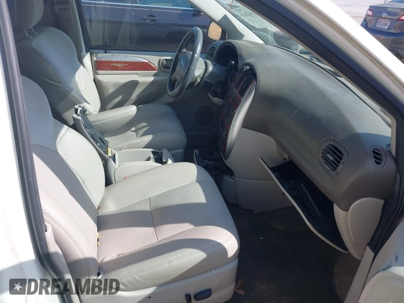 2005 Chrysler Town & Country Limited with VIN 2C4GP64L75R429831, listed as a IAAI auction lot 42090763 with Not Provided miles. Bid and sale history available at carsss.com. Image 5.