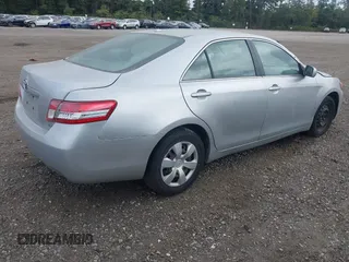 2011 Toyota Camry LE z VIN 4T1BF3EK5BU153063, wystawiony jako IAAI lot #40416479 z przebiegiem 192 289 mil mil oraz . Historia ofert i sprzedaży dostępna na DreamBid. Obrazek 4.