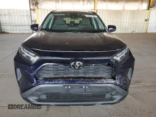 2022 Toyota RAV4 XLE z VIN 2T3P1RFV1NW290805, wystawiony jako Copart lot #62831595 z przebiegiem 61 392 mil mil oraz Szkoda całkowita • Salvage title. Historia ofert i sprzedaży dostępna na DreamBid. Obrazek 5.