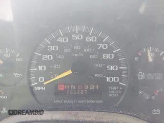 1998 Chevrolet Chevy Van z VIN 1GCFG15WXW1013981, wystawiony jako IAAI lot #42067738 z przebiegiem 265 287 mil mil oraz . Historia ofert i sprzedaży dostępna na DreamBid. Obrazek 7.