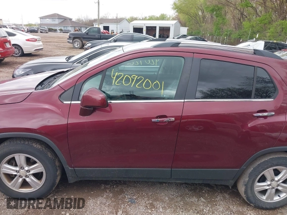 2017 Chevrolet Trax LT with VIN 3GNCJLSB0HL250919, listed as a IAAI auction lot 42092001 with 101,920 mi miles. Bid and sale history available at carsss.com. Image 14.