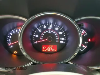 2012 Kia Sorento LX z VIN 5XYKT4A60CG238343, wystawiony jako Copart lot #57530375 z przebiegiem 268 748 mil mil oraz Czysty tytuł • Clean title. Historia ofert i sprzedaży dostępna na DreamBid. Obrazek 9.