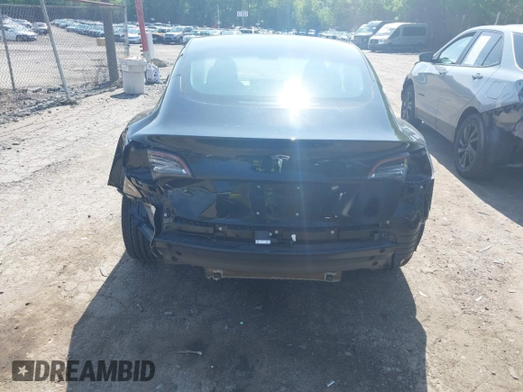 2018 Tesla Model 3 Long Range Battery z VIN 5YJ3E1EB9JF086703, wystawiony jako IAAI lot #42290193 z przebiegiem 46 255 mil mil oraz . Historia ofert i sprzedaży dostępna na DreamBid. Obrazek 17.