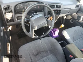 1995 Nissan Frontier XE z VIN 1N6HD16S2SC336866, wystawiony jako Copart lot #56041925 z przebiegiem 187 337 mil mil oraz Szkoda całkowita • Salvage title. Historia ofert i sprzedaży dostępna na DreamBid. Obrazek 8.