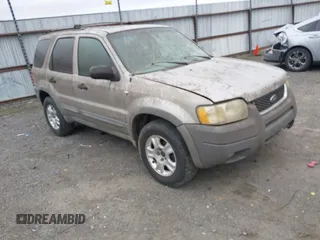 2001 Ford Escape XLT with VIN 1FMCU04151KB70263, listed as a IAAI auction lot 41722084 with 301,770 mi miles. Bid and sale history available at carsss.com. Image 1.