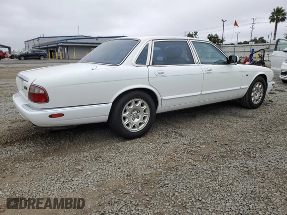 1999 Jaguar XJ with VIN SAJHX1040XC864208, listed as a Copart auction lot 59748585 with 130,577 mi miles and Clean title. Bid and sale history available at DreamBid. Image 3.