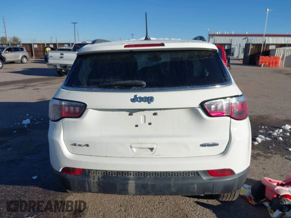 2019 Jeep Compass Latitude with VIN 3C4NJDBB5KT704564, listed as a IAAI auction lot 40768531 with 95,291 mi miles. Bid and sale history available at carsss.com. Image 16.