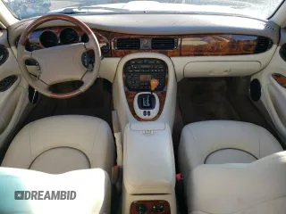 2000 Jaguar XJ Vanden Plas with VIN SAJDA24C7YLF17289, listed as a Copart auction lot 81923924 with 42,689 mi miles and Clean title. Bid and sale history available at DreamBid. Image 8.
