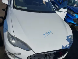 2013 Tesla Model S z VIN 5YJSA1CG0DFP22533, wystawiony jako IAAI lot #42519702 z przebiegiem 168 313 mil mil oraz . Historia ofert i sprzedaży dostępna na DreamBid. Obrazek 10.