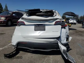 2023 Tesla Model Y Long Range z VIN 7SAYGDEE3PA077841, wystawiony jako Copart lot #54535215 z przebiegiem Nie podano mil oraz Szkoda całkowita • Salvage title. Historia ofert i sprzedaży dostępna na DreamBid. Obrazek 6.