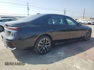2024 BMW 7 Series 740i z VIN WBA23EH0XRCP69373, wystawiony jako Copart lot #76020204 z przebiegiem 9 981 mil mil oraz Czysty tytuł • Clean title. Historia ofert i sprzedaży dostępna na DreamBid. Obrazek 3.