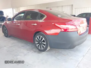 2018 Nissan Altima 2.5 S with VIN 1N4AL3AP5JC212083, listed as a IAAI auction lot 42181501 with 112,031 mi miles. Bid and sale history available at carsss.com. Image 3.