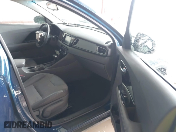 2019 Kia Niro EX with VIN KNDCC3LC3K5275931, listed as a IAAI auction lot 41279794 with 88,672 mi miles. Bid and sale history available at carsss.com. Image 5.