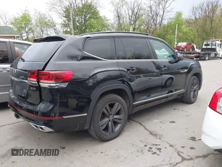 2021 Volkswagen Atlas SE with VIN 1V2RR2CA5MC526642, listed as a IAAI auction lot 42180217 with 40,031 mi miles and . Bid and sale history available at DreamBid. Image 4.