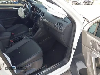 2022 Volkswagen Tiguan SE R-Line Black z VIN 3VVCB7AX5NM007401, wystawiony jako IAAI lot #41630458 z przebiegiem 55 635 mil mil oraz . Historia ofert i sprzedaży dostępna na DreamBid. Obrazek 5.