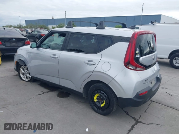 2020 Kia Soul LX with VIN KNDJ23AU7L7005578, listed as a IAAI auction lot 42074848 with 162,185 mi miles. Bid and sale history available at carsss.com. Image 3.