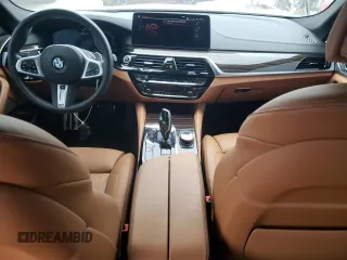 2021 BMW 5 Series M550i xDrive z VIN WBA13BK0XMCF46927, wystawiony jako Copart lot #72636684 z przebiegiem 31 044 mil mil oraz Czysty tytuł • Clean title. Historia ofert i sprzedaży dostępna na DreamBid. Obrazek 8.