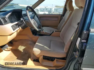 1994 Volvo 900 z VIN YV1JS8615R1180199, wystawiony jako Copart lot #76126714 z przebiegiem 131 713 mil mil oraz Szkody całkowita. Historia ofert i sprzedaży dostępna na DreamBid. Obrazek 7.