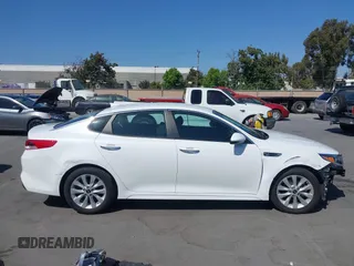 2018 Kia Optima LX z VIN 5XXGT4L35JG265371, wystawiony jako IAAI lot #42494354 z przebiegiem 86 411 mil mil oraz . Historia ofert i sprzedaży dostępna na DreamBid. Obrazek 14.