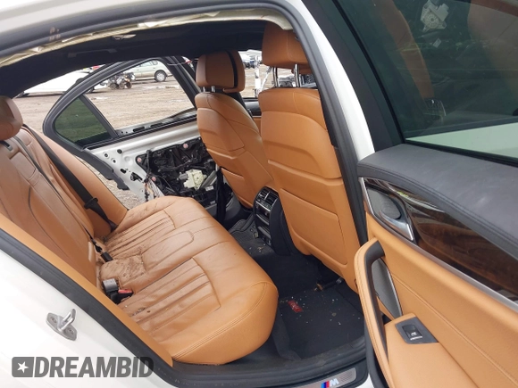 2018 BMW 5 Series M550i xDrive с VIN WBAJB9C56JB035929, выставлен на аукционе IAAI как лот 41732048 с пробегом 87 896 миль миль и . История ставок и продаж доступна на DreamBid. Изображение 8.