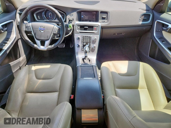 2018 Volvo S60 Inscription z VIN LYV402HK2JB170660, wystawiony jako Copart lot #58924785 z przebiegiem 60 871 mil mil oraz Szkoda całkowita • Salvage title. Historia ofert i sprzedaży dostępna na DreamBid. Obrazek 8.