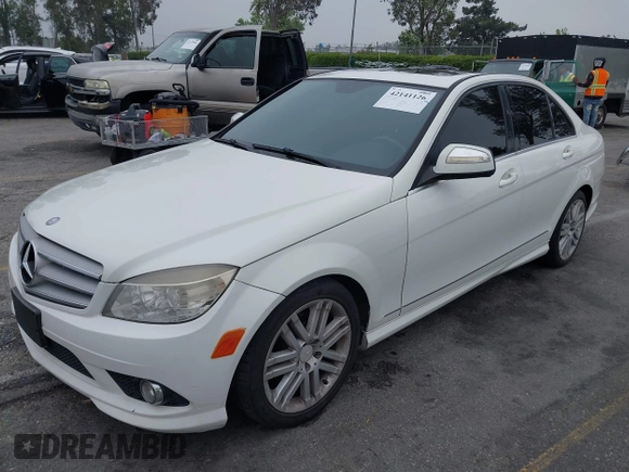 2009 Mercedes-Benz C 300 Sport z VIN WDDGF54X89R069096, wystawiony jako IAAI lot #42141126 z przebiegiem 183 440 mil mil oraz . Historia ofert i sprzedaży dostępna na DreamBid. Obrazek 2.