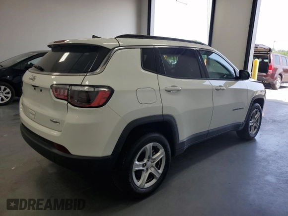 2024 Jeep Compass Latitude with VIN 3C4NJDBN0RT111456, listed as a Copart auction lot 60617745 with 26,593 mi miles and Clean title. Bid and sale history available at DreamBid. Image 3.